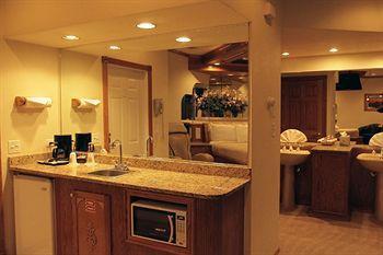 Sybaris Pool Suites Mequon 브라운디어 외부 사진
