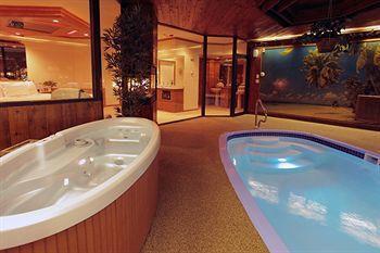 Sybaris Pool Suites Mequon 브라운디어 외부 사진