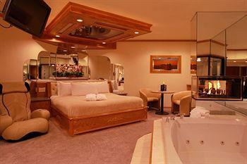 Sybaris Pool Suites Mequon 브라운디어 외부 사진
