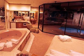Sybaris Pool Suites Mequon 브라운디어 외부 사진